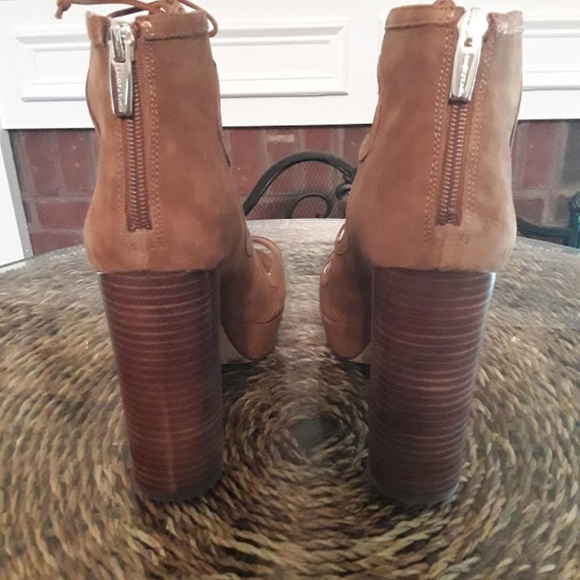 Vince Camuto Shoes - Picture 3 of 4